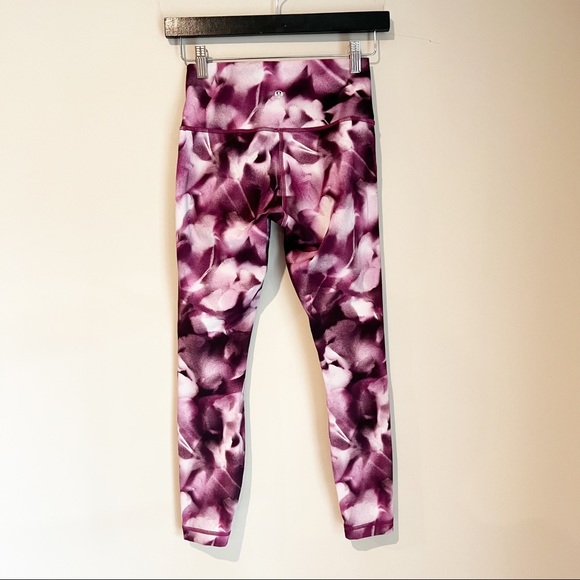Lululemon Wunder Under Hi-Rise 7/8 Tight
Blush Blossom Alpine White Candy Pink - Picture 4 of 10